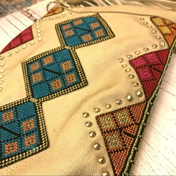 LIONEL 'Kiki' boho Crossbody Bag - Picture 7 of 8